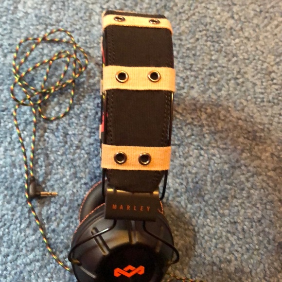 Bob Marley Headphones - Picture 2 of 5